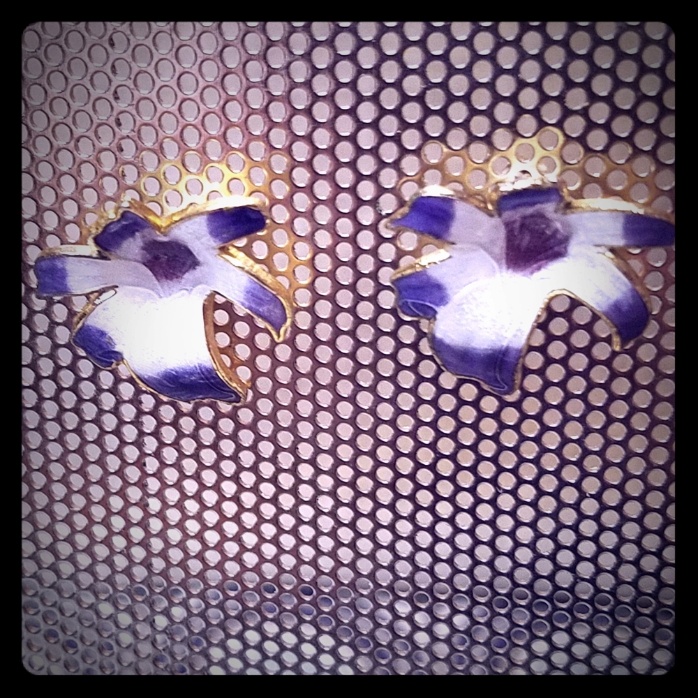 EUC Vintage Avon Enamel Flower Earrings